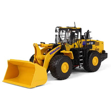 Load image into Gallery viewer, Komatsu WA500-7 Wheel Loader
